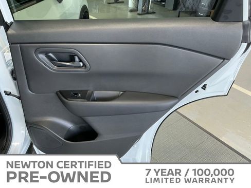Used 2025 Nissan Rogue S FWD image 34
