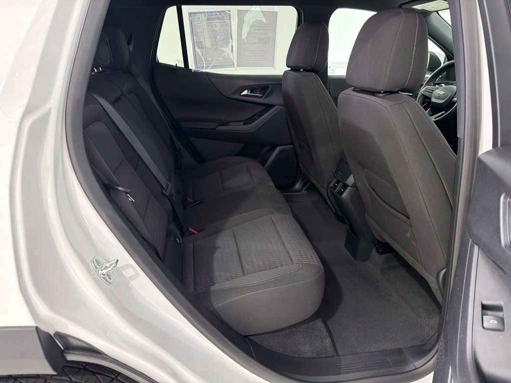 Used 2026 Chevrolet Equinox LT FWD image 24