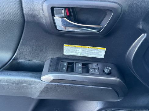 Used 2020 Toyota Tacoma TRD Off-Road w/ Technology Package AWD/4WD image 11