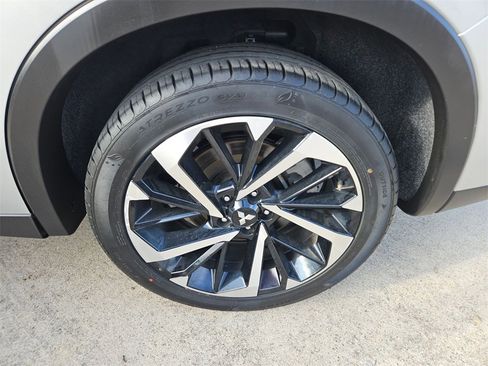 Used 2024 Mitsubishi Outlander SE image 28