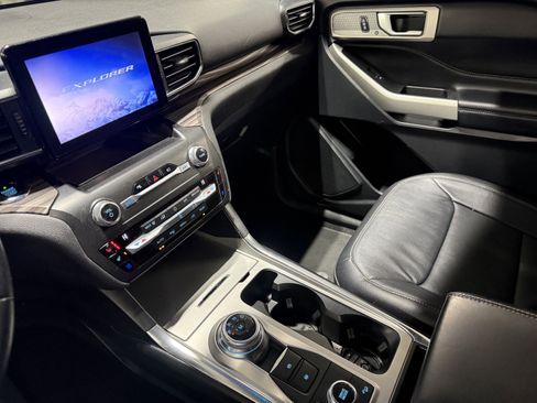 Used 2020 Ford Explorer Limited image 12