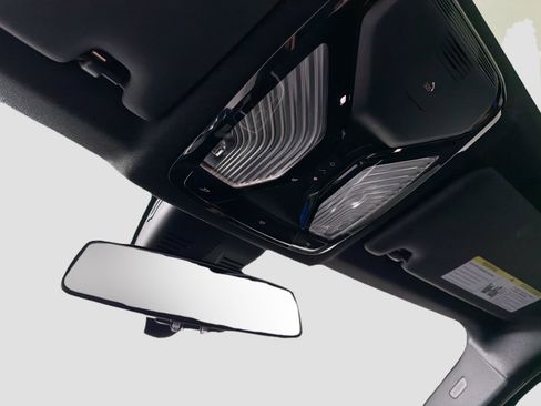 Certified 2025 BMW 330i Sedan w/ Convenience Package image 19