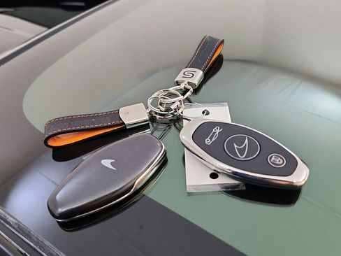 Used 2024 McLaren 750S Spider image 32