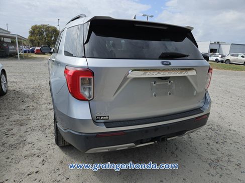 Used 2020 Ford Explorer XLT w/ Equipment Group 202A image 10