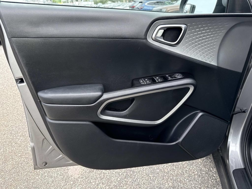 Used 2023 Kia Soul S FWD image 20