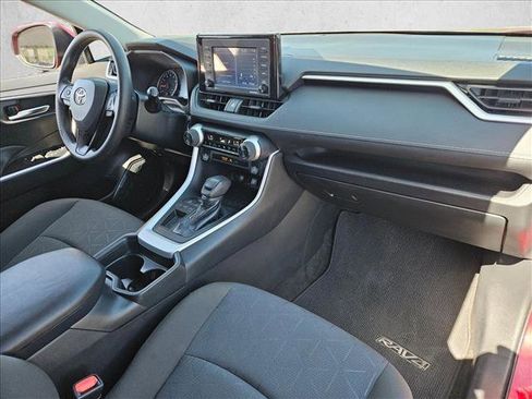 Used 2021 Toyota RAV4 XLE w/ Convenience Package FWD image 27