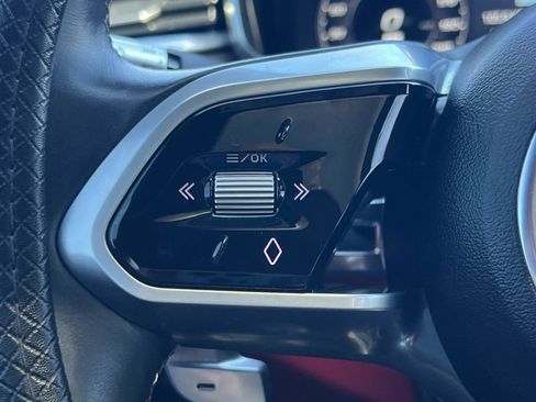 Used 2021 Jaguar F-PACE SVR image 9