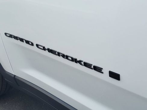 Used 2024 Jeep Grand Cherokee Altitude AWD/4WD image 29