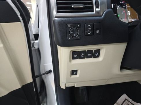 Used 2023 Lexus GX 460 Premium w/ Premium Package AWD/4WD image 17