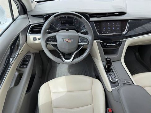 Used 2024 Cadillac XT6 Premium Luxury w/ Technology Package AWD/4WD image 12