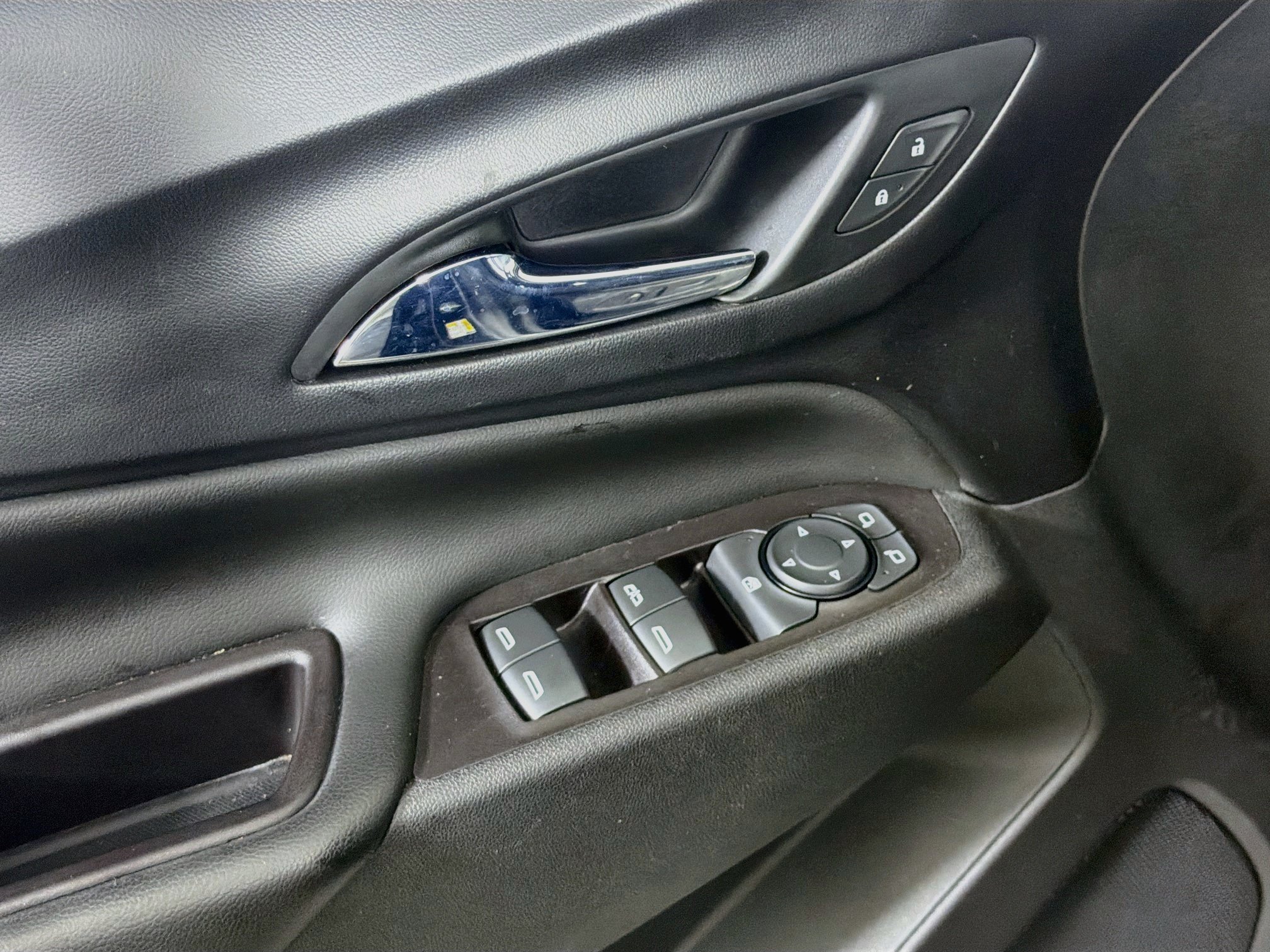 Used 2022 Chevrolet Equinox LT FWD image 15