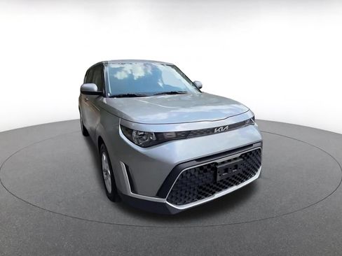 Used 2025 Kia Soul LX w/ LX Technology Package FWD image 3