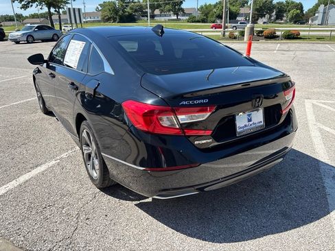 Used 2018 Honda Accord EX image 19
