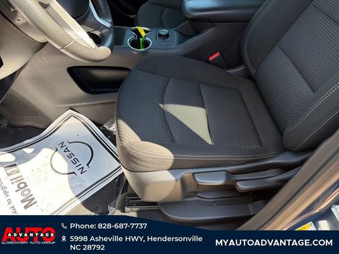 Used 2024 GMC Terrain SLE FWD image 11