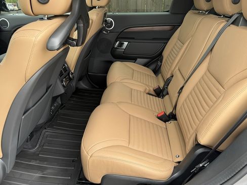 New 2025 Land Rover Discovery Dynamic SE image 35