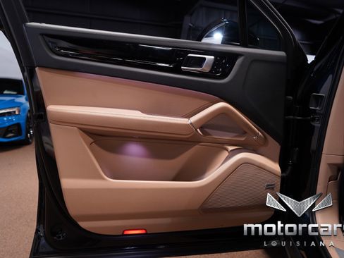 Used 2021 Porsche Cayenne Coupe w/ Premium Package image 39