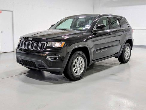 Used 2019 Jeep Grand Cherokee Laredo image 1