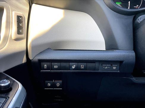 Certified 2021 Toyota Sienna Platinum image 68