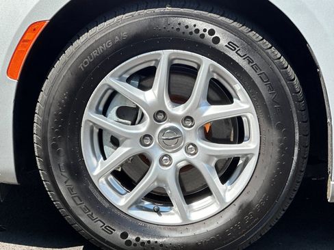 Used 2023 Chrysler Pacifica Touring-L FWD image 34