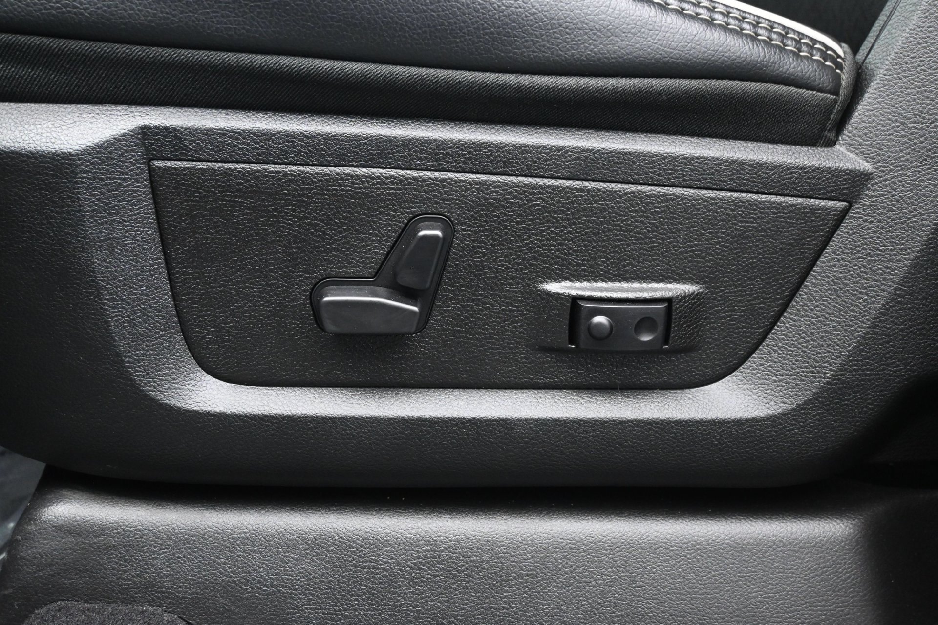 Used 2026 RAM 2500 Laramie w/ Night Edition AWD/4WD image 26