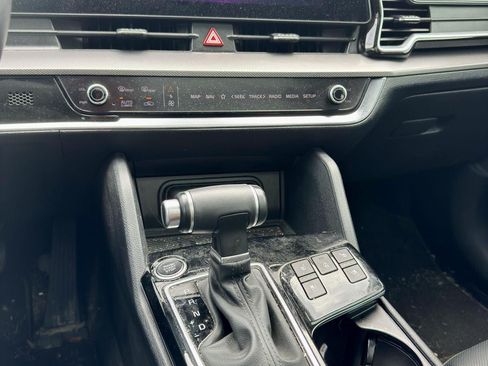 Certified 2025 Kia Sportage SX FWD image 11