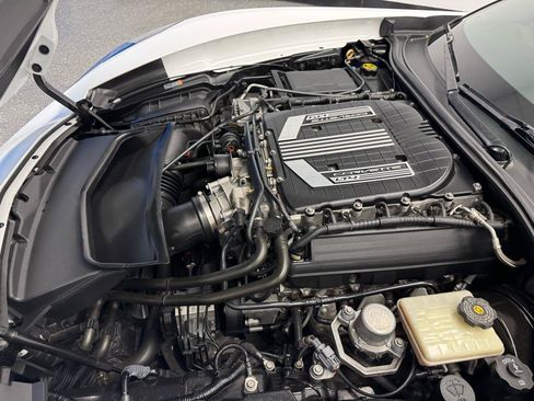 Used 2015 Chevrolet Corvette Z06 w/ 3LZ Preferred Equipment Group RWD image 22
