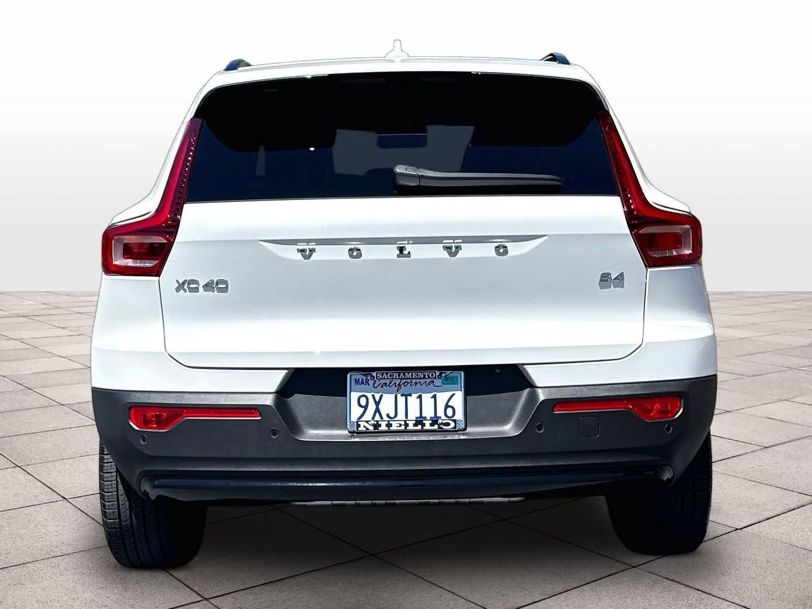 Used 2026 Volvo XC40 B4 Plus w/ Climate Package FWD image 7