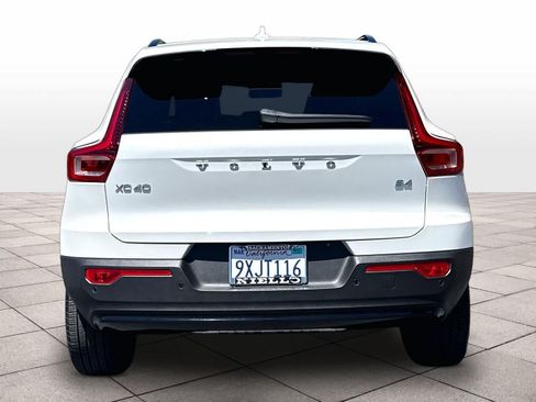 Used 2026 Volvo XC40 B4 Plus w/ Climate Package FWD image 7
