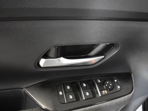 Certified 2025 Nissan Kicks SV AWD/4WD image 8