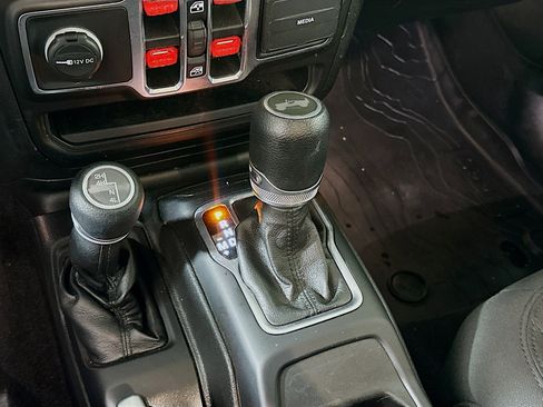 Used 2021 Jeep Wrangler Unlimited Sport image 24