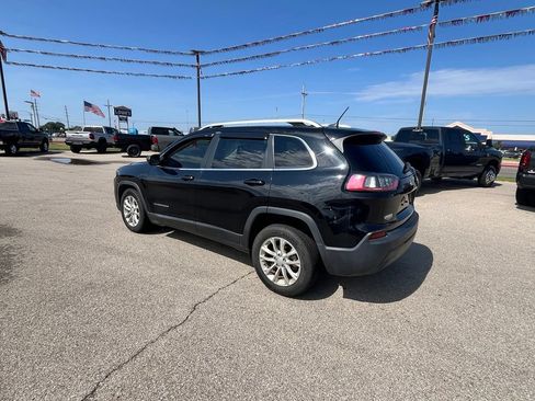 Used 2019 Jeep Cherokee Latitude w/ Popular Appearance Group FWD image 2