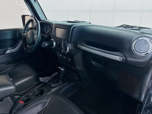 Used 2017 Jeep Wrangler Unlimited Rubicon AWD/4WD image 30