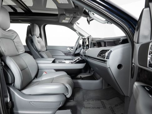 Used 2021 Lincoln Navigator Reserve w/ Cargo Convenience Package image 30