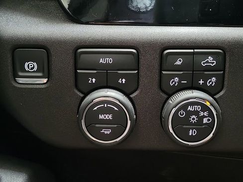 Used 2025 Chevrolet Silverado 1500 RST w/ Dark Appearance Package AWD/4WD image 16