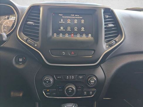 Used 2020 Jeep Cherokee Latitude Plus FWD image 15