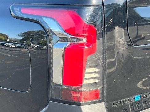 Used 2026 Chevrolet Silverado EV Trail Boss AWD/4WD image 46