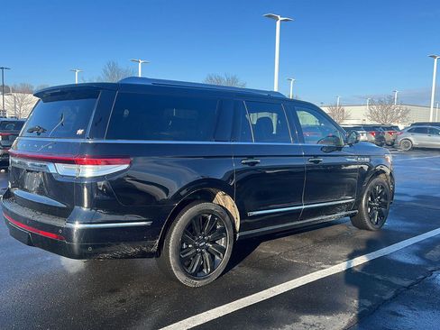 Used 2023 Lincoln Navigator L Reserve image 6