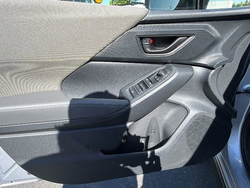 Used 2025 Subaru Crosstrek 2.0i Premium image 19