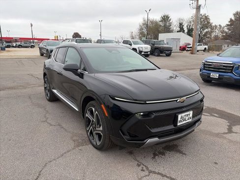 New 2026 Chevrolet Equinox EV LT image 8