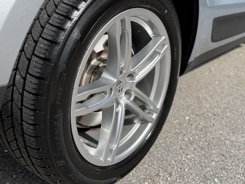 Used 2020 Porsche Macan AWD/4WD image 23