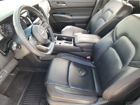 Certified 2024 Nissan Pathfinder SL FWD image 9