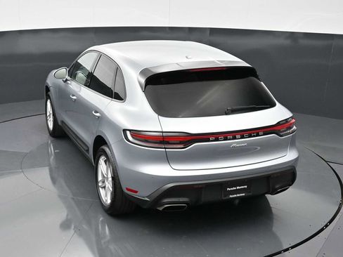 Certified 2025 Porsche Macan AWD/4WD image 30