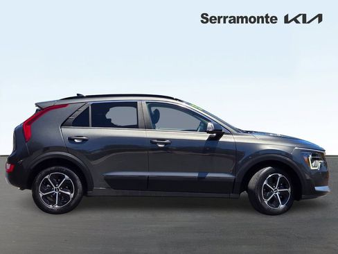 Used 2025 Kia Niro EX FWD image 3