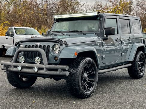 Used 2015 Jeep Wrangler Unlimited Sahara w/ Connectivity Group image 3