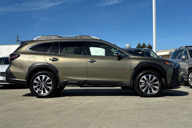Used 2024 Subaru Outback Touring AWD/4WD image 2