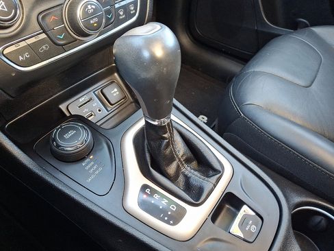Used 2018 Jeep Cherokee Limited AWD/4WD image 14