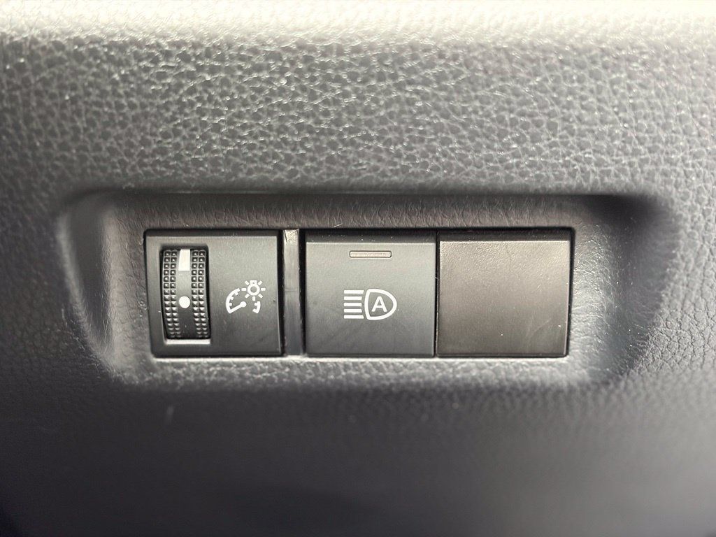 Used 2024 Toyota RAV4 LE AWD/4WD image 30