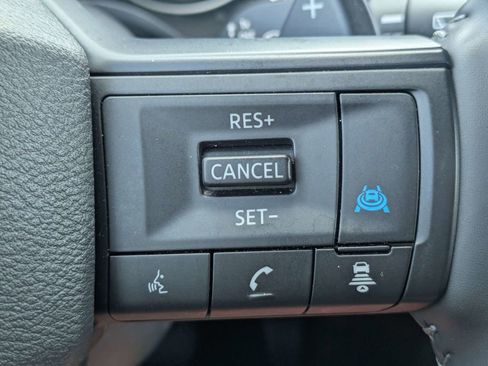 Used 2025 Nissan Rogue SV AWD/4WD image 27
