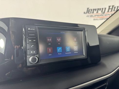 Used 2025 Nissan Kicks S AWD/4WD image 16