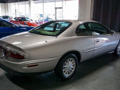 Used 1997 Buick Riviera Supercharged Coupe image 7